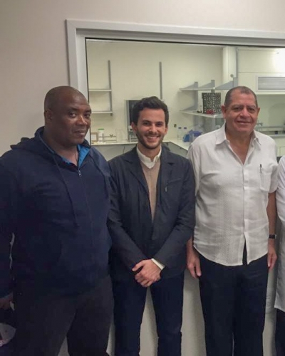 שר החקלאות והתעשייה של ג&#039;מייקה, אודלי שאוו, פתח את ביקורו בישראל בסיור במעבדת Lumir Lab בירושלים